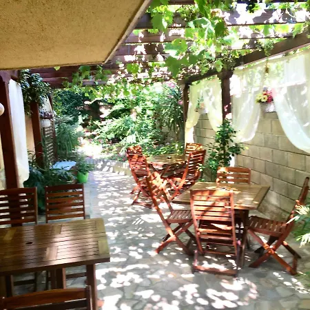 Pensión Family Daf 4*