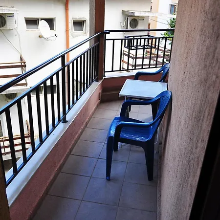 Family Daf Pensión 4*