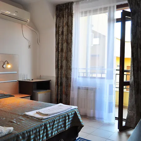 Family Daf Pensión 4*