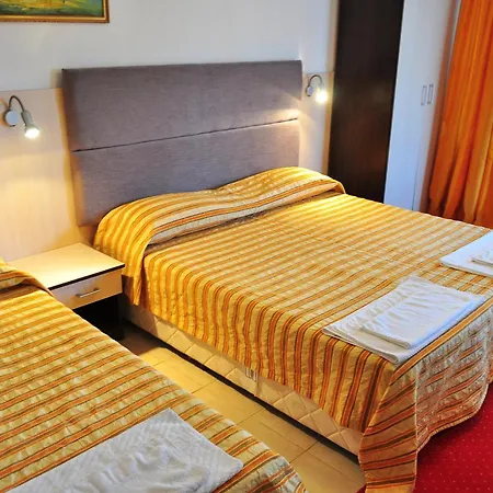 Pensión Family Daf 4*