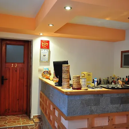 Pensión Family Daf 4*