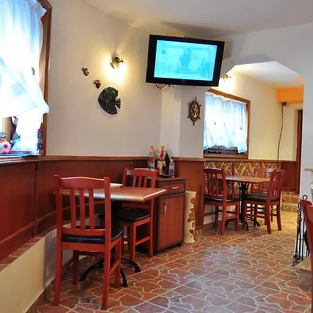 Pensión Family Daf 4*