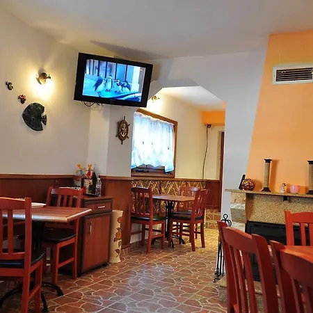 Pensión Family Daf 4*