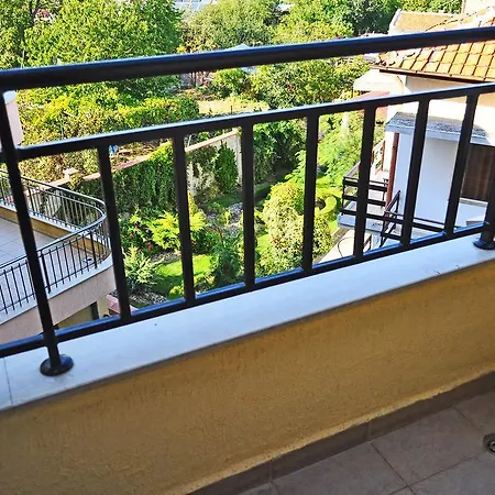 Family Daf Pensión Obzor