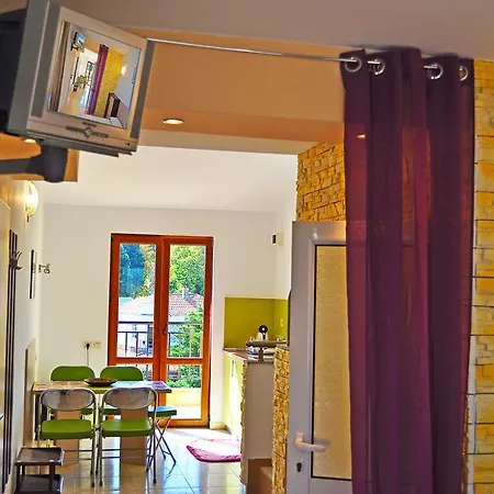 Family Daf Pensión 4*