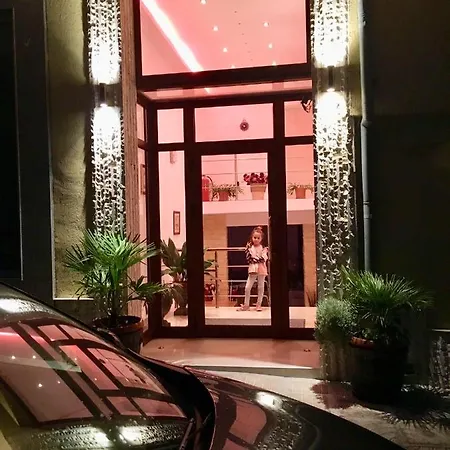 Pensión Family Daf 4*