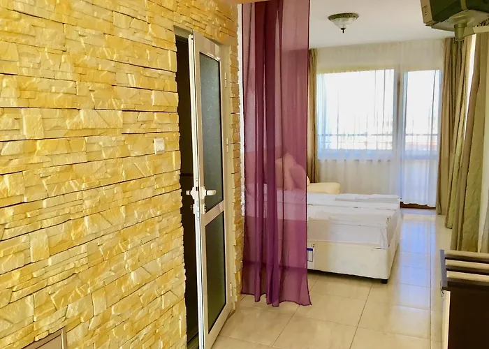 Family Daf 招待所